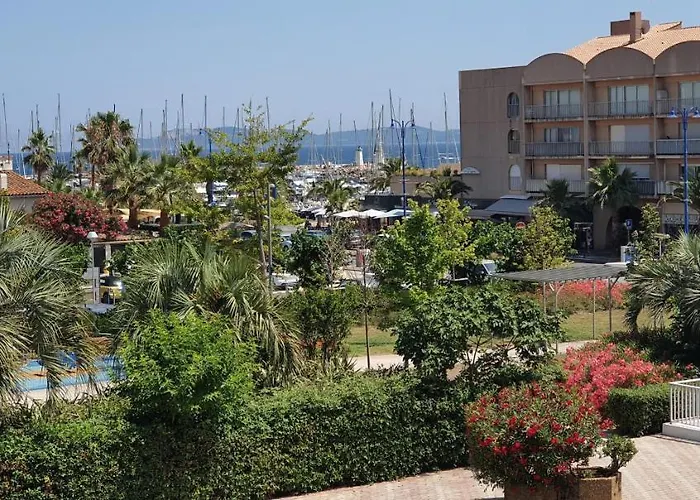 Joli studio vue mer sur le port